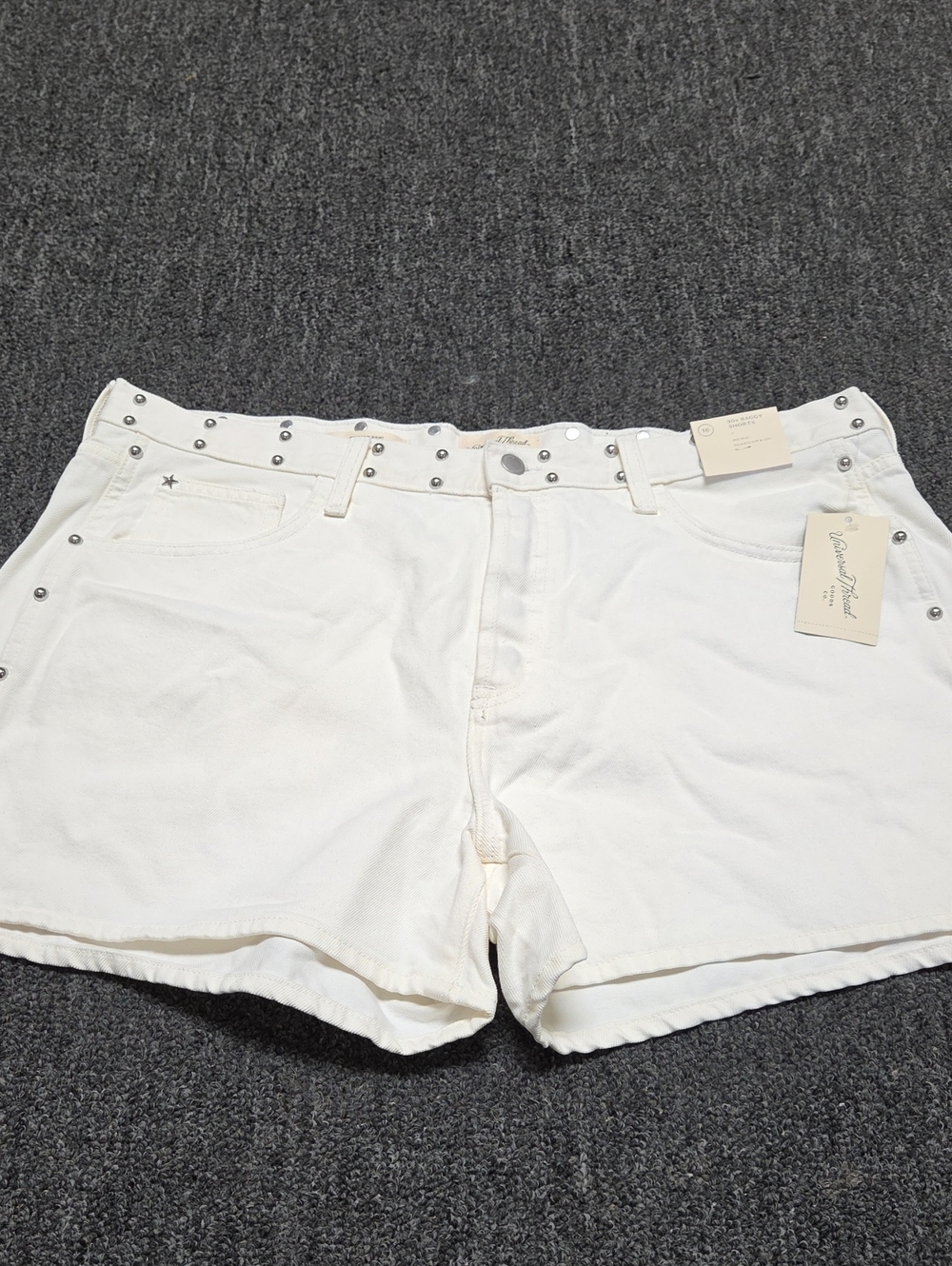 (#2C) Universal Thread White Denim Shorts with Silver Studs - Picture 1 of 8